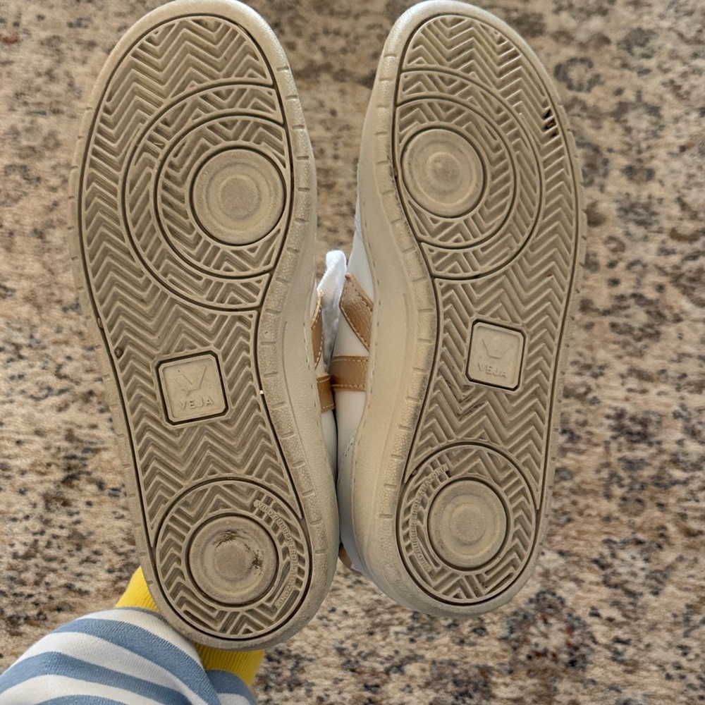 Veja V10 Sneakers with Gold- Size 5/EU36 - Picture 3 of 4
